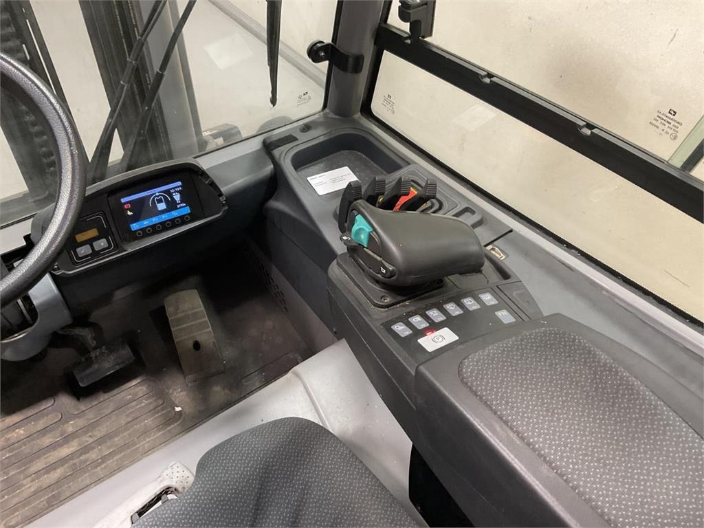 Электропогрузчик Jungheinrich EFG 425K: фото 6 Электропогрузчик Jungheinrich EFG 425K: фото 6