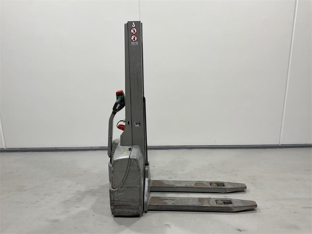 Jungheinrich EMC 10 - Штабелер: фото 1 Jungheinrich EMC 10 - Штабелер: фото 1