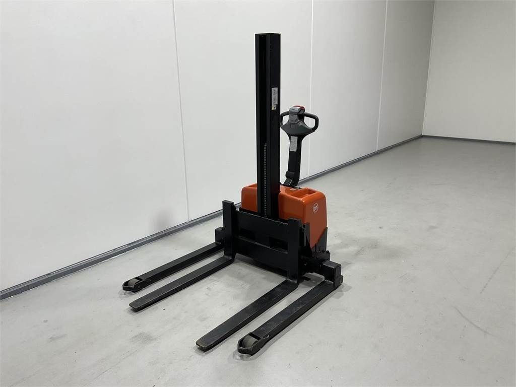 Toyota HWE100 - Штабелер: фото 4 Toyota HWE100 - Штабелер: фото 4