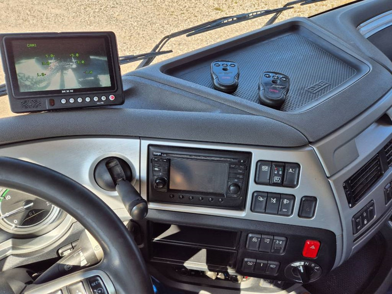 Грузовик с закрытым кузовом DAF XF 460 6x2 // Lift: фото 10