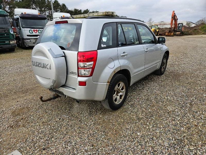 Suzuki Grand Vitara 2,0 GLX aut. Van 5d - Легковой автомобиль: фото 5 Suzuki Grand Vitara 2,0 GLX aut. Van 5d - Легковой автомобиль: фото 5