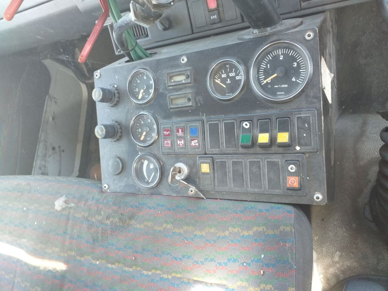 Подметально-уборочная машина Renault MIDLINER 180: фото 9 Подметально-уборочная машина Renault MIDLINER 180: фото 9
