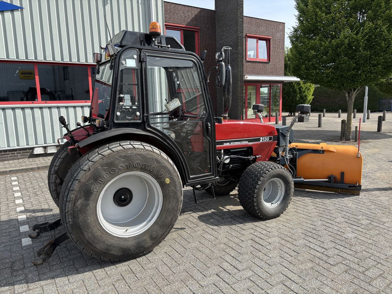 Case IH 2130 - Трактор: фото 3 Case IH 2130 - Трактор: фото 3