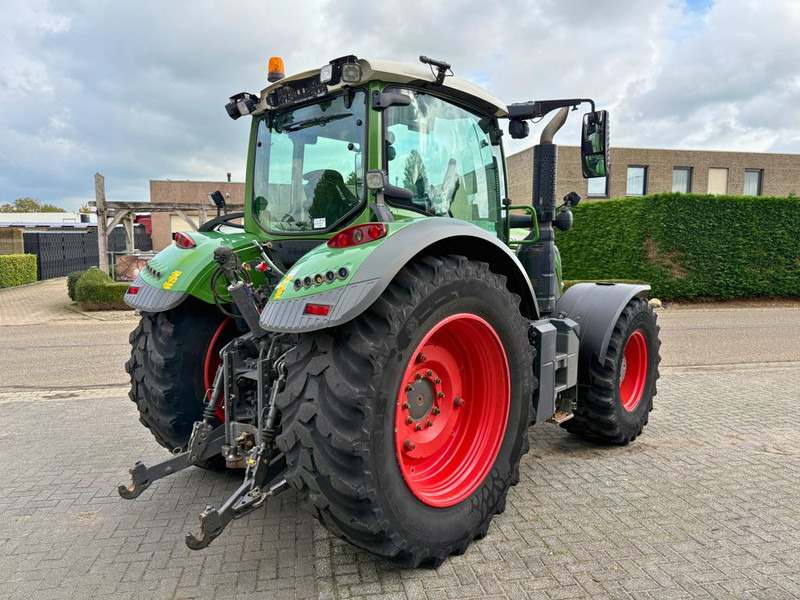 Fendt 724 Vario S4 Profiplus - Трактор: фото 3 Fendt 724 Vario S4 Profiplus - Трактор: фото 3