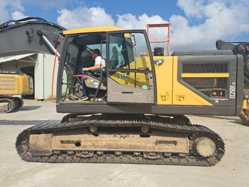VOLVO EC250E NL - Гусеничный экскаватор: фото 1 VOLVO EC250E NL - Гусеничный экскаватор: фото 1