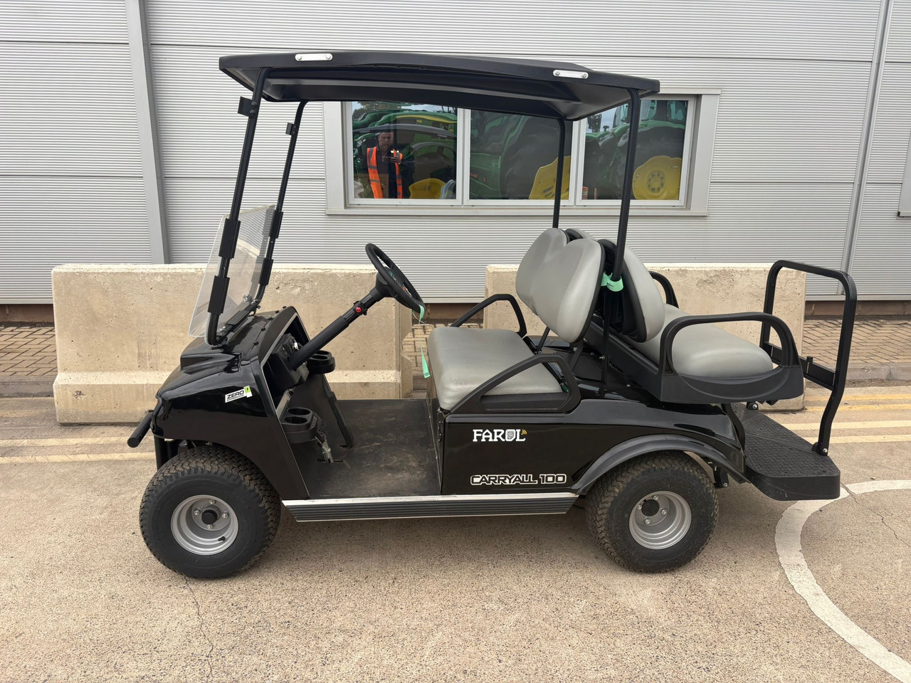 Clubcar Carryall 100 4 seater utility buggy - Гольф-кар: фото 1 Clubcar Carryall 100 4 seater utility buggy - Гольф-кар: фото 1