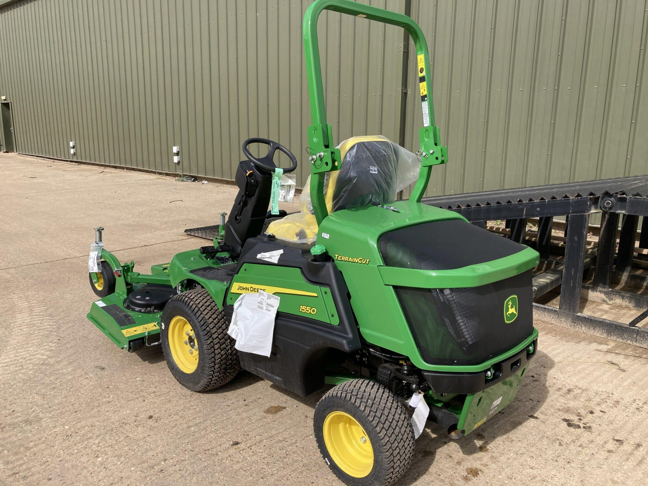 John Deere 1550 front mower - Газонокосилка: фото 4 John Deere 1550 front mower - Газонокосилка: фото 4