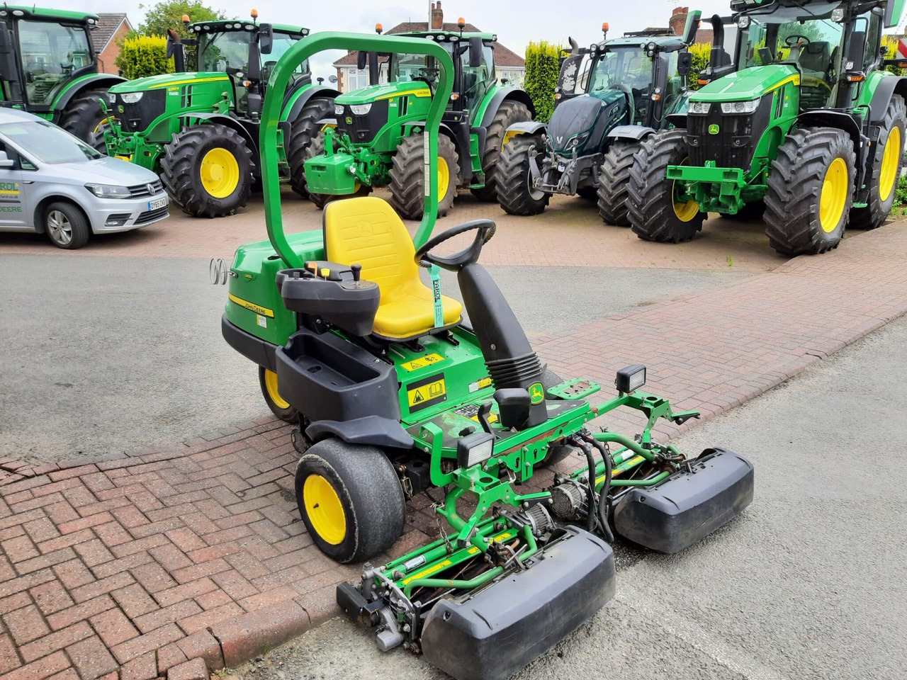 John Deere 2500E Greens triple mower - Газонокосилка: фото 2 John Deere 2500E Greens triple mower - Газонокосилка: фото 2
