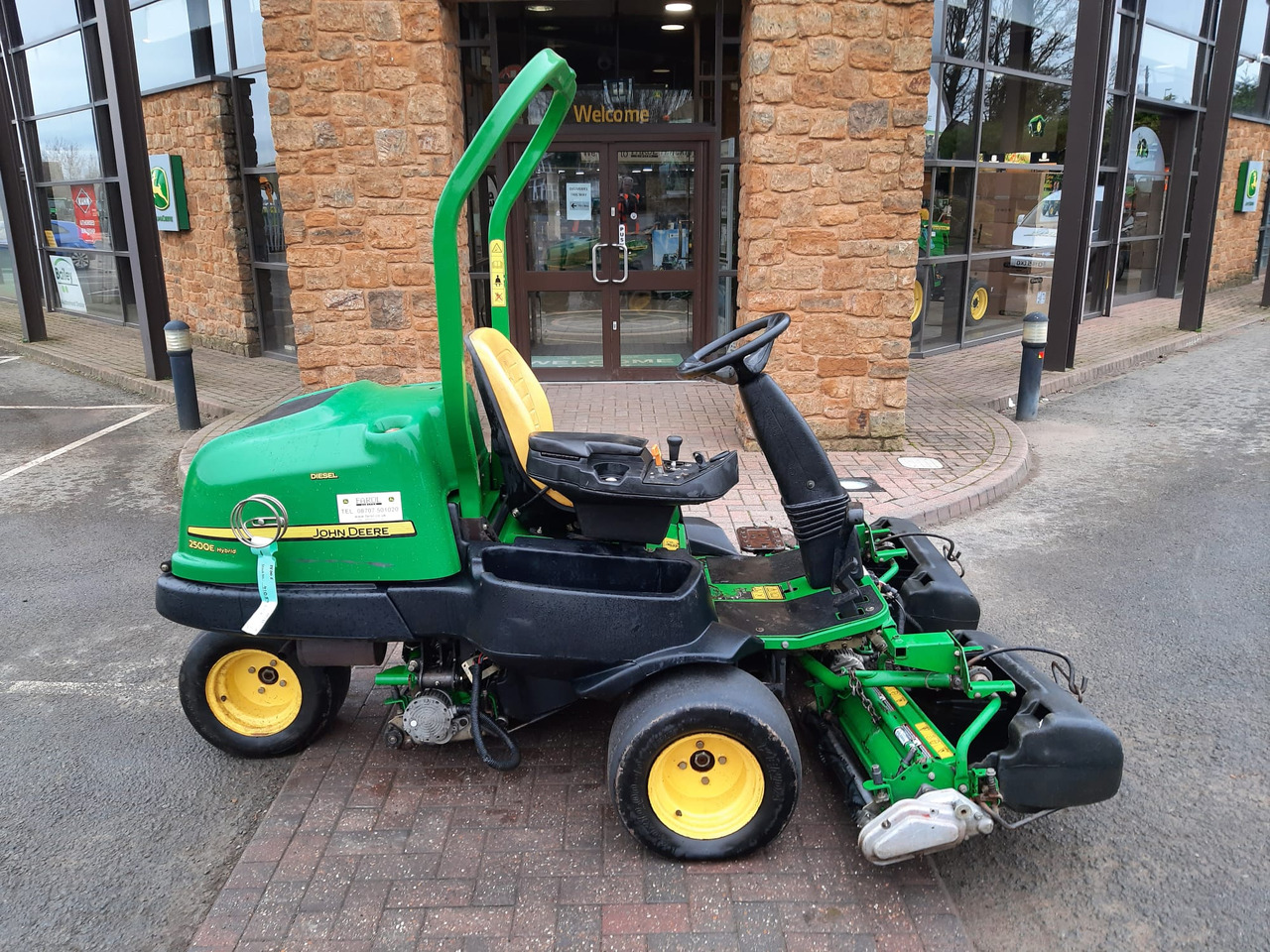 John Deere 2500E greens triple mower - Газонокосилка: фото 2 John Deere 2500E greens triple mower - Газонокосилка: фото 2