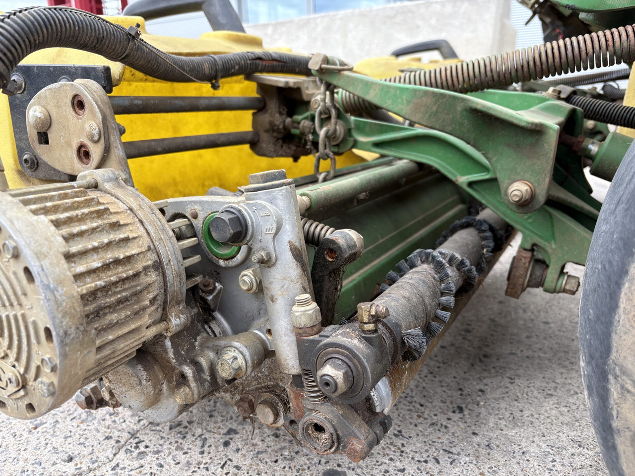 John Deere 2750E Triplex - Газонокосилка: фото 5 John Deere 2750E Triplex - Газонокосилка: фото 5
