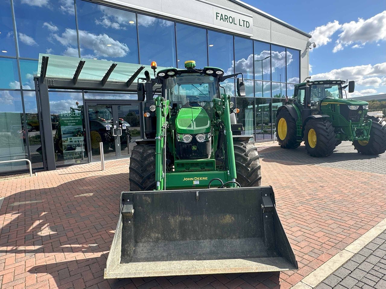 John Deere 6110M + 623M - Трактор: фото 4 John Deere 6110M + 623M - Трактор: фото 4