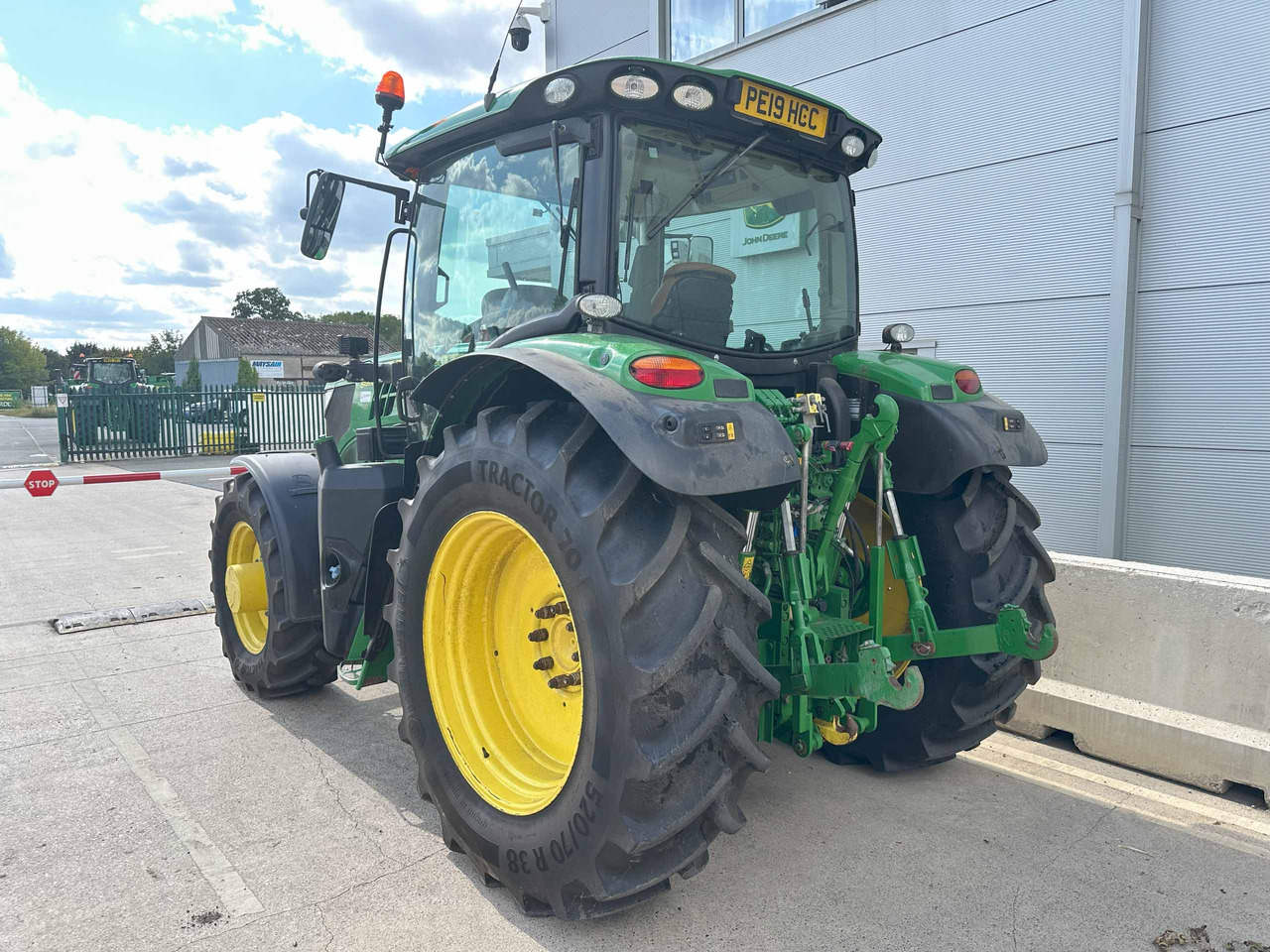 John Deere 6135R - Трактор: фото 4 John Deere 6135R - Трактор: фото 4
