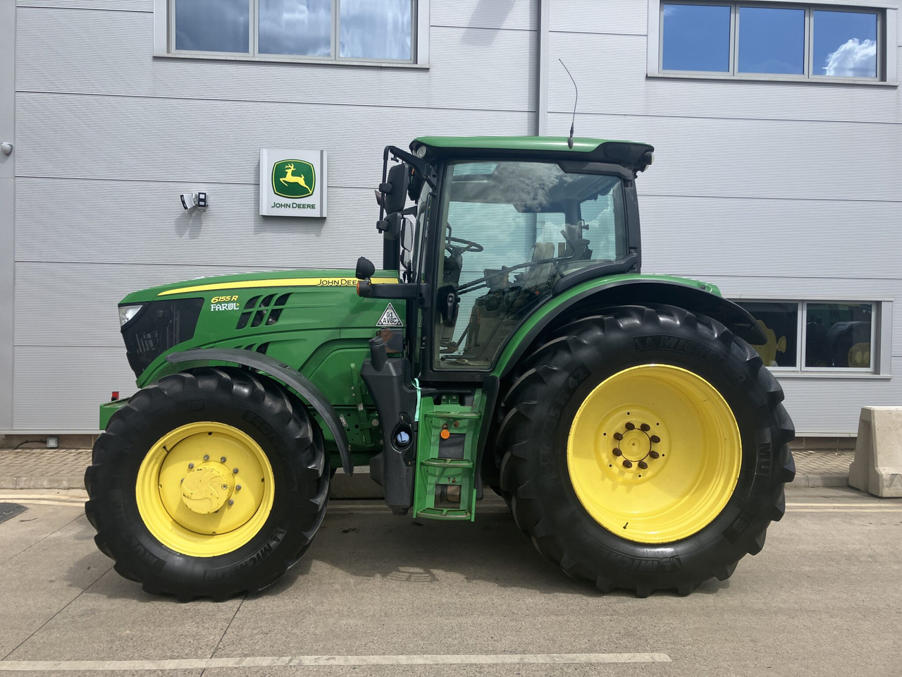 John Deere 6155R - Трактор: фото 2 John Deere 6155R - Трактор: фото 2