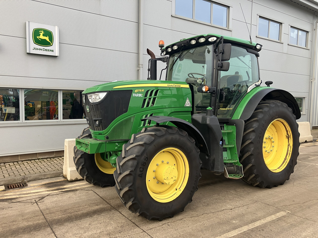 John Deere 6175R - Трактор: фото 1 John Deere 6175R - Трактор: фото 1