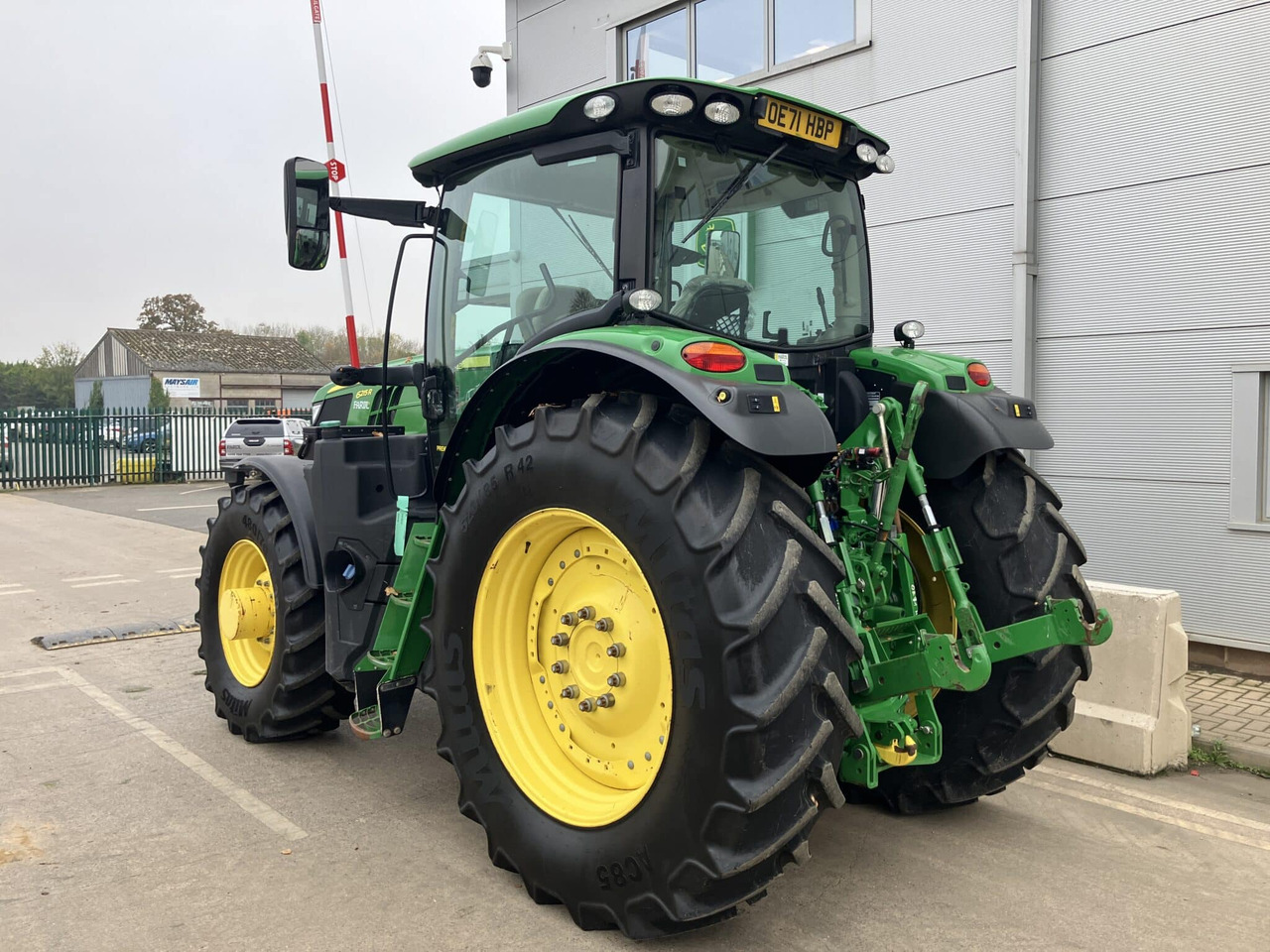 John Deere 6215R - Трактор: фото 3 John Deere 6215R - Трактор: фото 3
