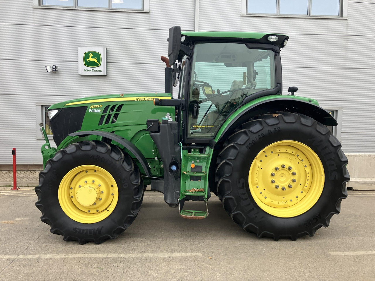 John Deere 6215R - Трактор: фото 2 John Deere 6215R - Трактор: фото 2