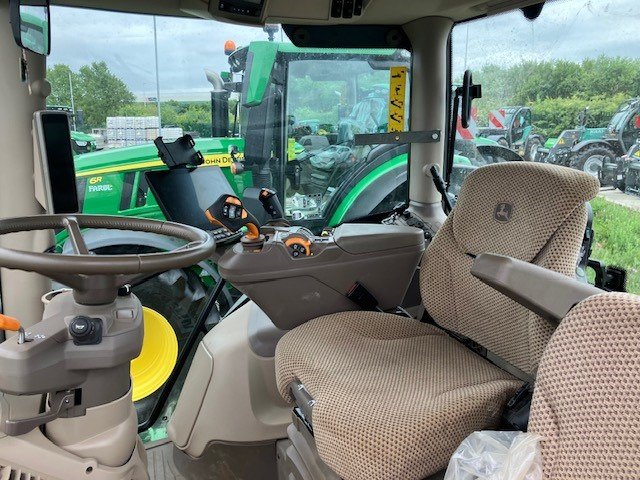 John Deere 6R 155 - Трактор: фото 4 John Deere 6R 155 - Трактор: фото 4