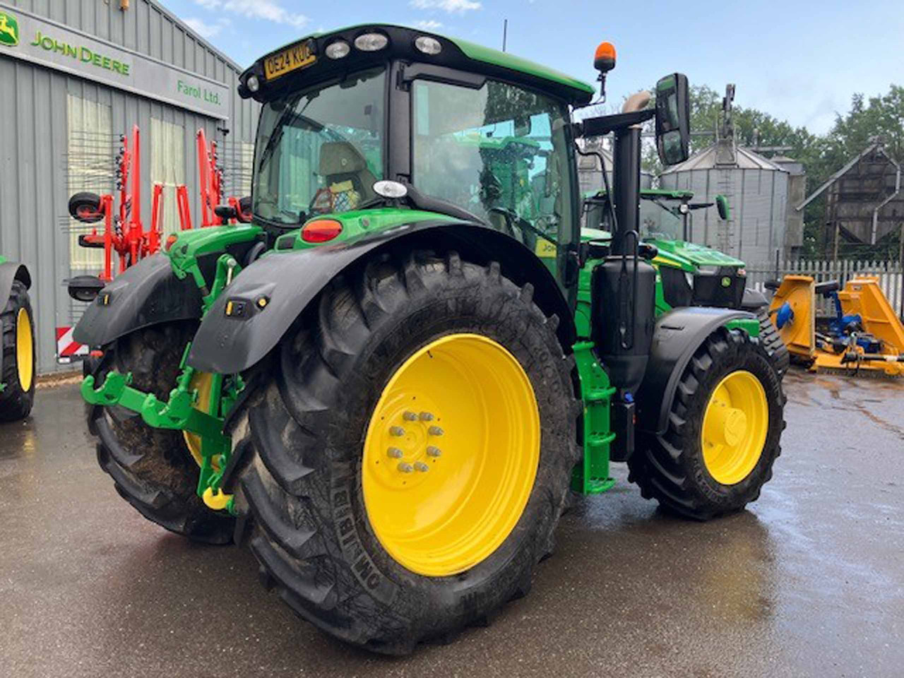 John Deere 6R 185 - Трактор: фото 2 John Deere 6R 185 - Трактор: фото 2