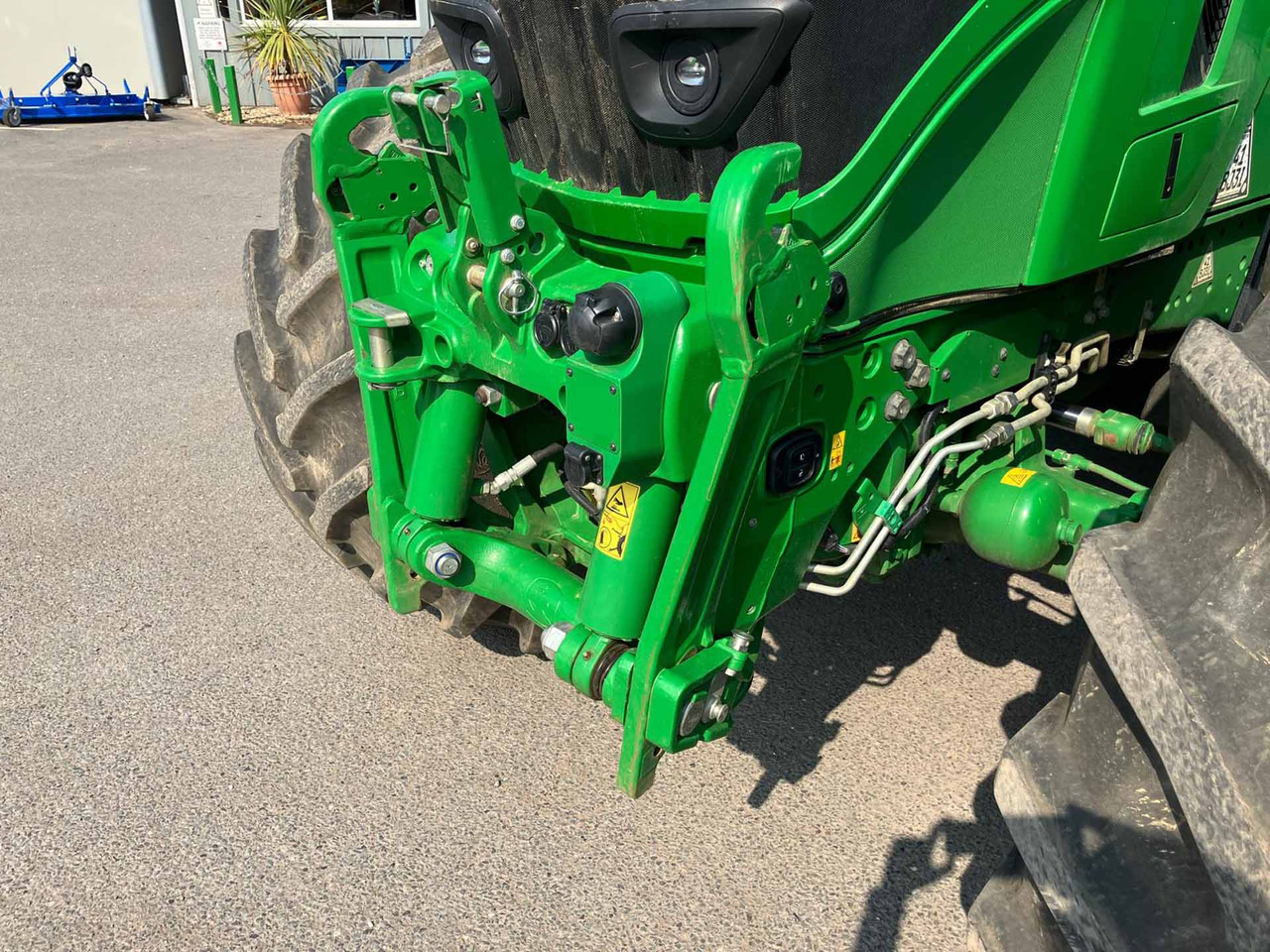 John Deere 6R 215 - Трактор: фото 3 John Deere 6R 215 - Трактор: фото 3