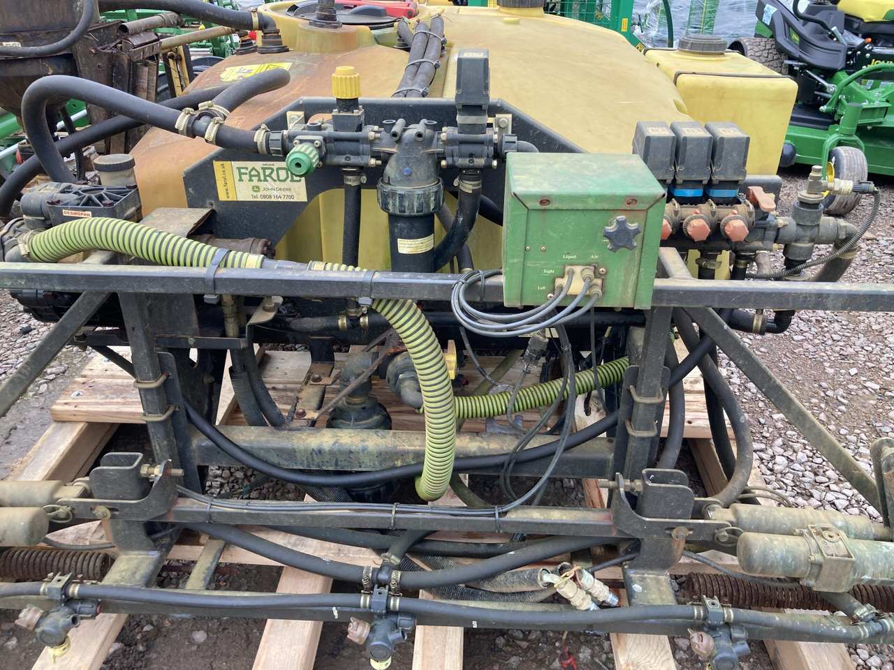 John Deere HD200 de-mount sprayer - Садовое оборудование: фото 4 John Deere HD200 de-mount sprayer - Садовое оборудование: фото 4