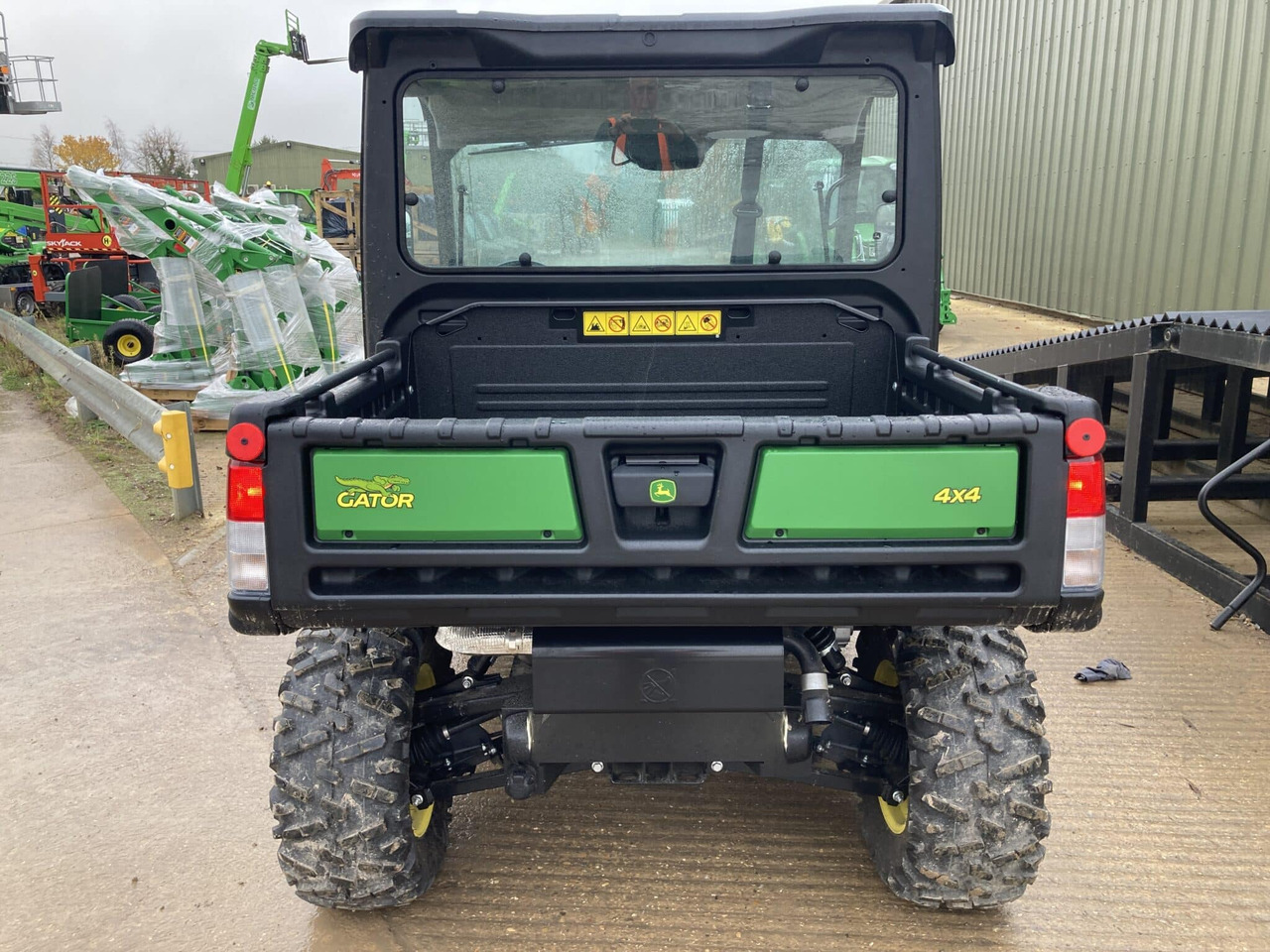 John Deere XUV835M Gator - Квадроцикл: фото 4 John Deere XUV835M Gator - Квадроцикл: фото 4