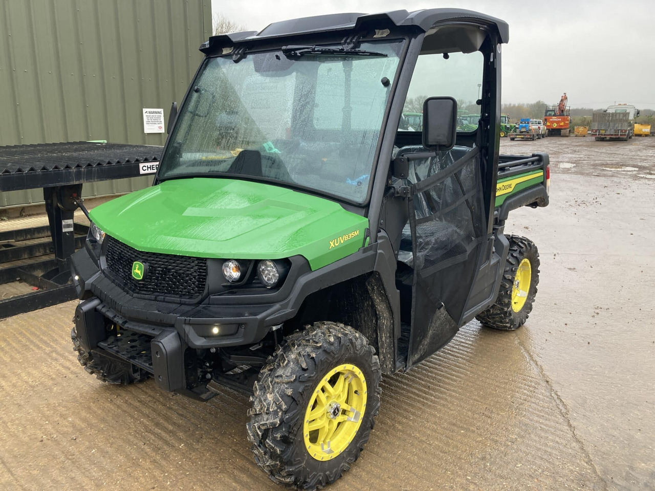 John Deere XUV835M Gator - Квадроцикл: фото 1 John Deere XUV835M Gator - Квадроцикл: фото 1