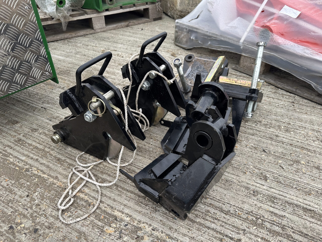 Манипуляторная косилка McConnel JCB 4220 Fastrac axle brackets: фото 1