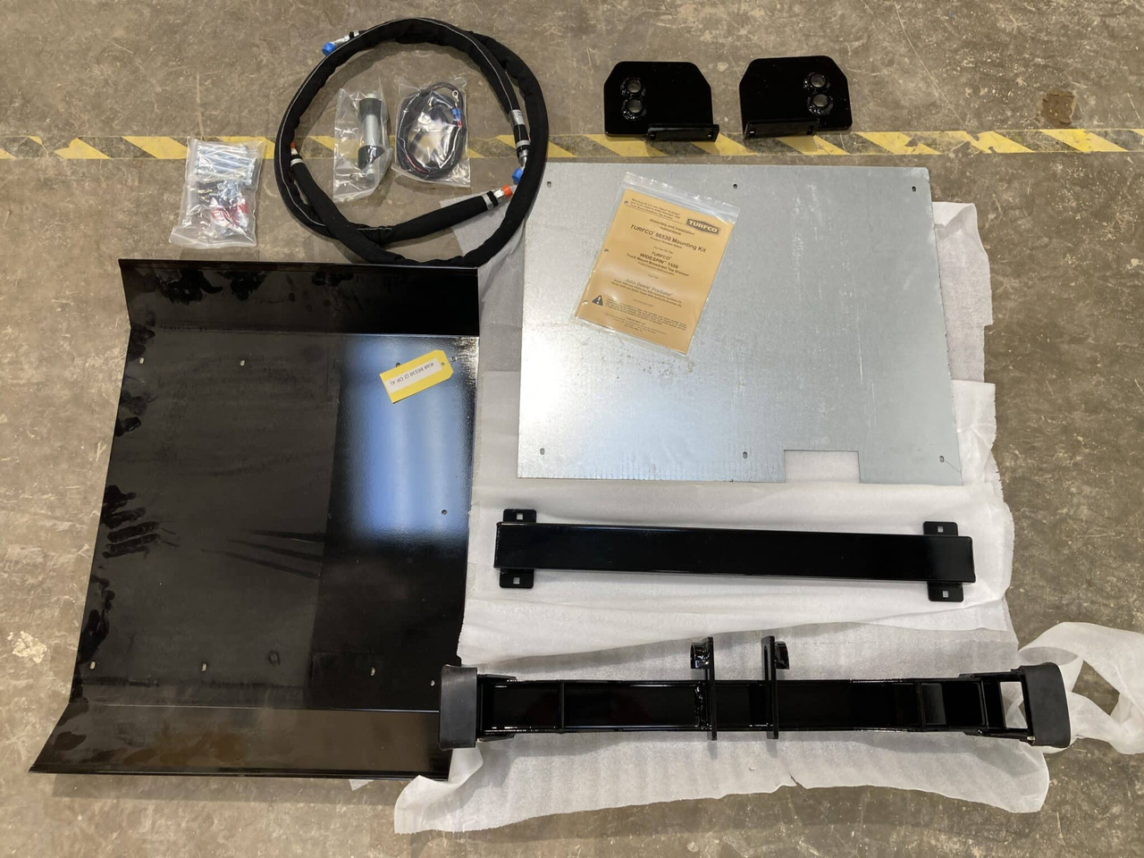 Turfco 1550 John Deere fit kit 86530 - Садовое оборудование: фото 1 Turfco 1550 John Deere fit kit 86530 - Садовое оборудование: фото 1