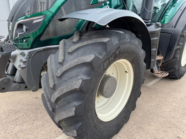 Valtra T214 - Трактор: фото 2 Valtra T214 - Трактор: фото 2