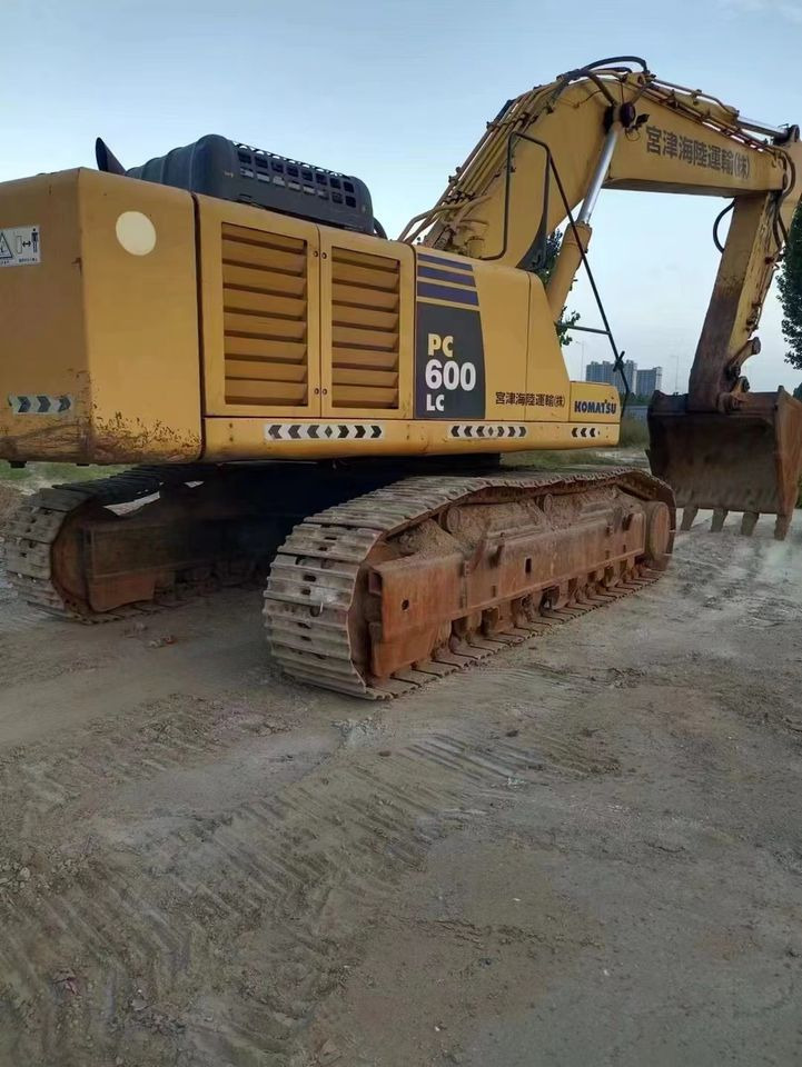 USED EXCAVATOR Good Condition Komatsu PC600-8 Original Japan Cheap Used Excavators Used Original Japan Komatsu PC600 - Гусеничный экскаватор: фото 2 USED EXCAVATOR Good Condition Komatsu PC600-8 Original Japan Cheap Used Excavators Used Original Japan Komatsu PC600 - Гусеничный экскаватор: фото 2