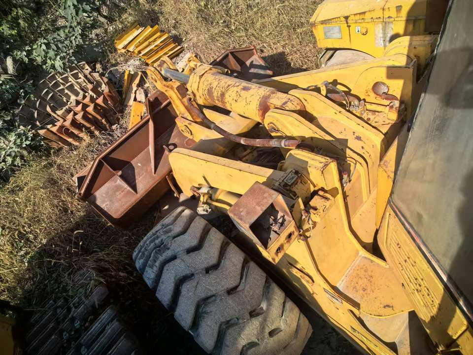 Used Front Wheel Loader CAT 966F With Good Price From Wheel Loaders Caterpillar Machinery Cat 966F Loaders - Колёсный погрузчик: фото 3 Used Front Wheel Loader CAT 966F With Good Price From Wheel Loaders Caterpillar Machinery Cat 966F Loaders - Колёсный погрузчик: фото 3