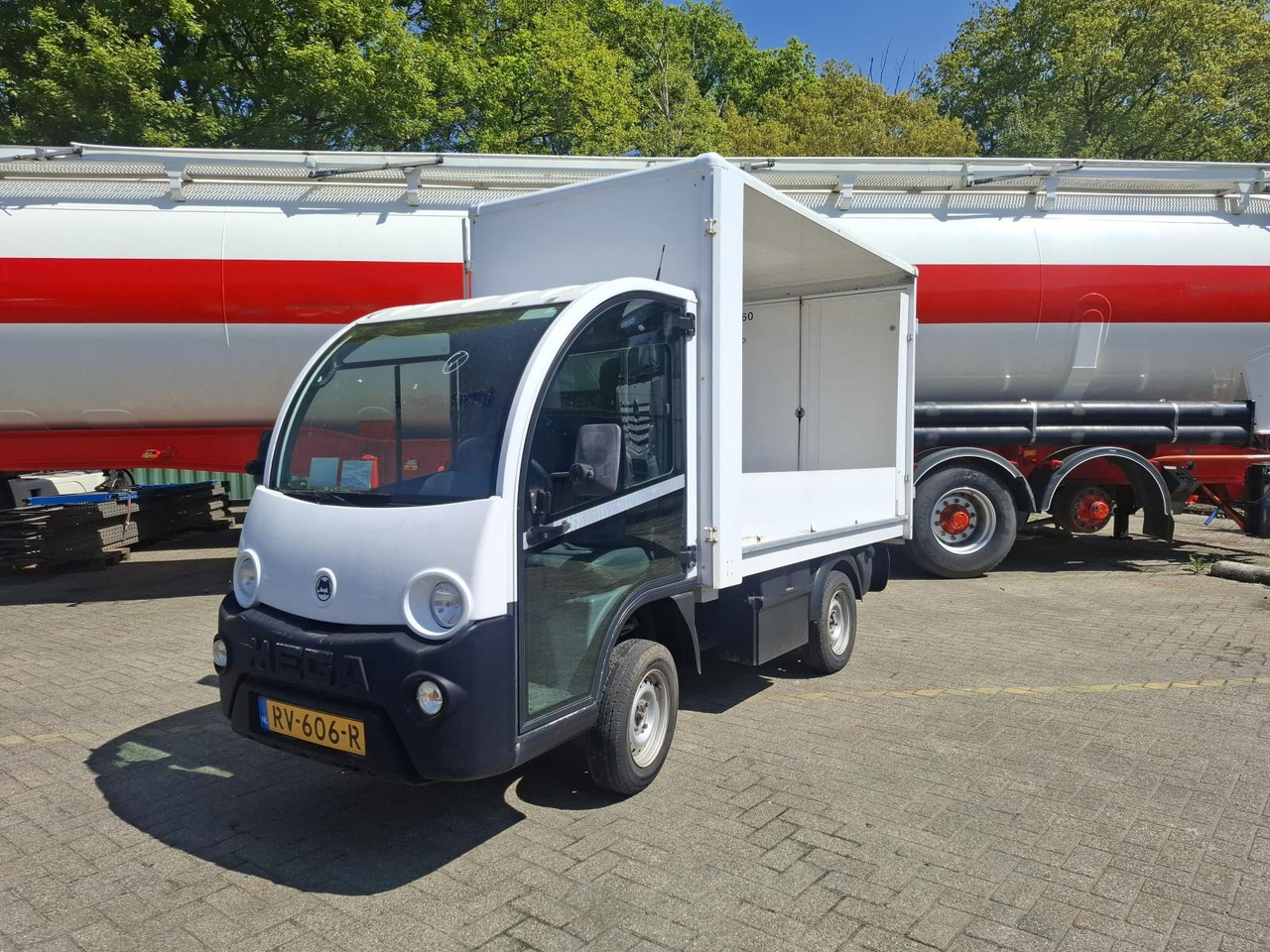 Aixam Mega E-Worker Elektrische Bakwagen RV-606-R - Гольф-кар: фото 1 Aixam Mega E-Worker Elektrische Bakwagen RV-606-R - Гольф-кар: фото 1