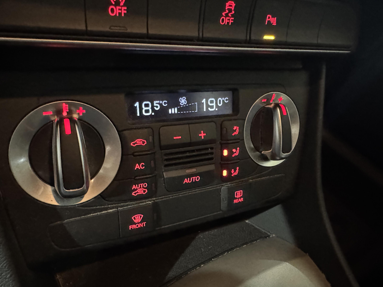 Внедорожник Audi | Q3 | 2.0 TFSI quattro Pro Line | 2012 | 204.122 km | 19XDP6 | Logisch: фото 19 Внедорожник Audi | Q3 | 2.0 TFSI quattro Pro Line | 2012 | 204.122 km | 19XDP6 | Logisch: фото 19