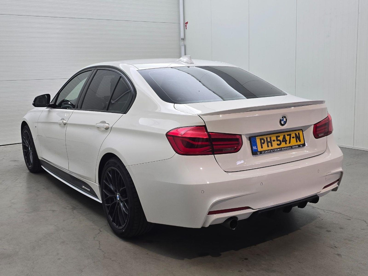 BMW 3-serie 318i High Executive | 2017 | 132.699 km | PH547N | NAP: Logisch - Седан: фото 3 BMW 3-serie 318i High Executive | 2017 | 132.699 km | PH547N | NAP: Logisch - Седан: фото 3
