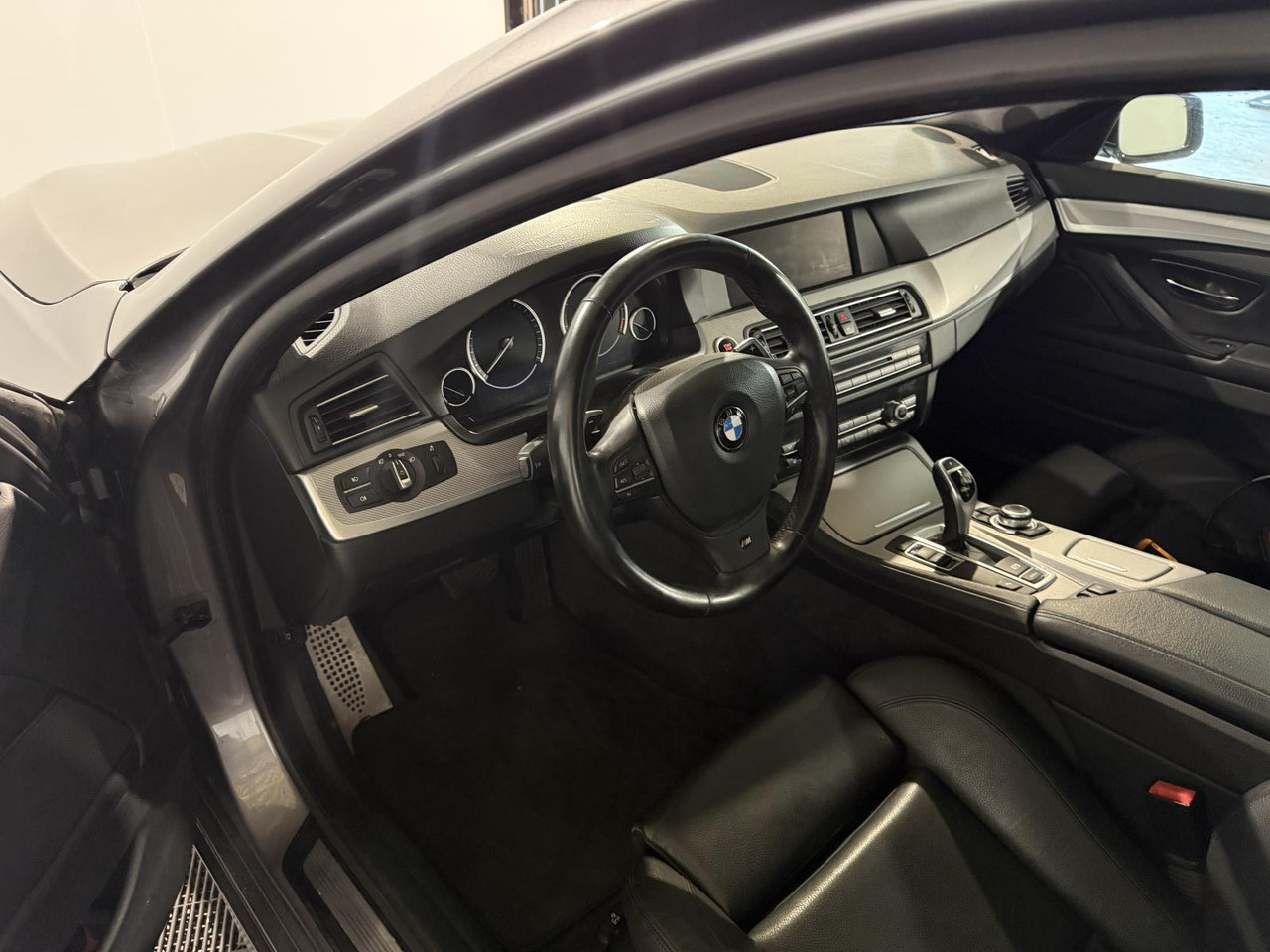 BMW | 5-serie | 520i High Executive | 2013 | 218.545 km | 46ZSF1 | Logisch - Седан: фото 4 BMW | 5-serie | 520i High Executive | 2013 | 218.545 km | 46ZSF1 | Logisch - Седан: фото 4