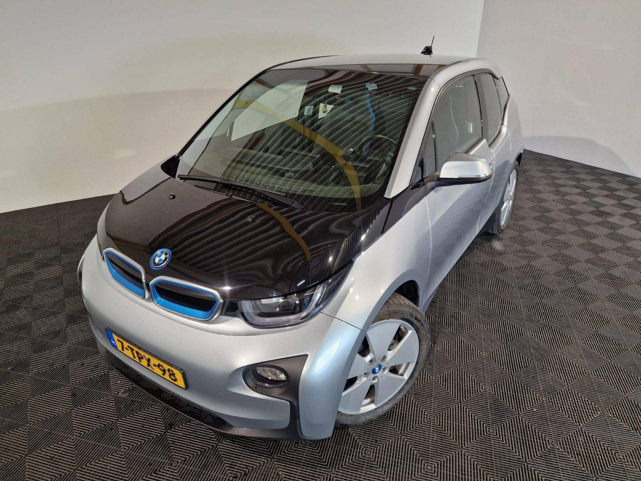 Легковой автомобиль BMW i3 Range Extender 7-TPX-98 48.489 km: фото 1