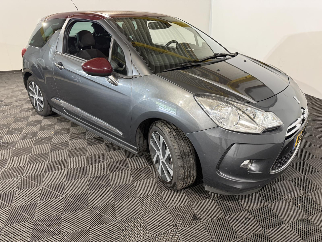 Citroen DS3 1.6 e-HDi So Chic | 2012 | 277.448 km | 14-XLR-7 - Хэтчбек: фото 3 Citroen DS3 1.6 e-HDi So Chic | 2012 | 277.448 km | 14-XLR-7 - Хэтчбек: фото 3