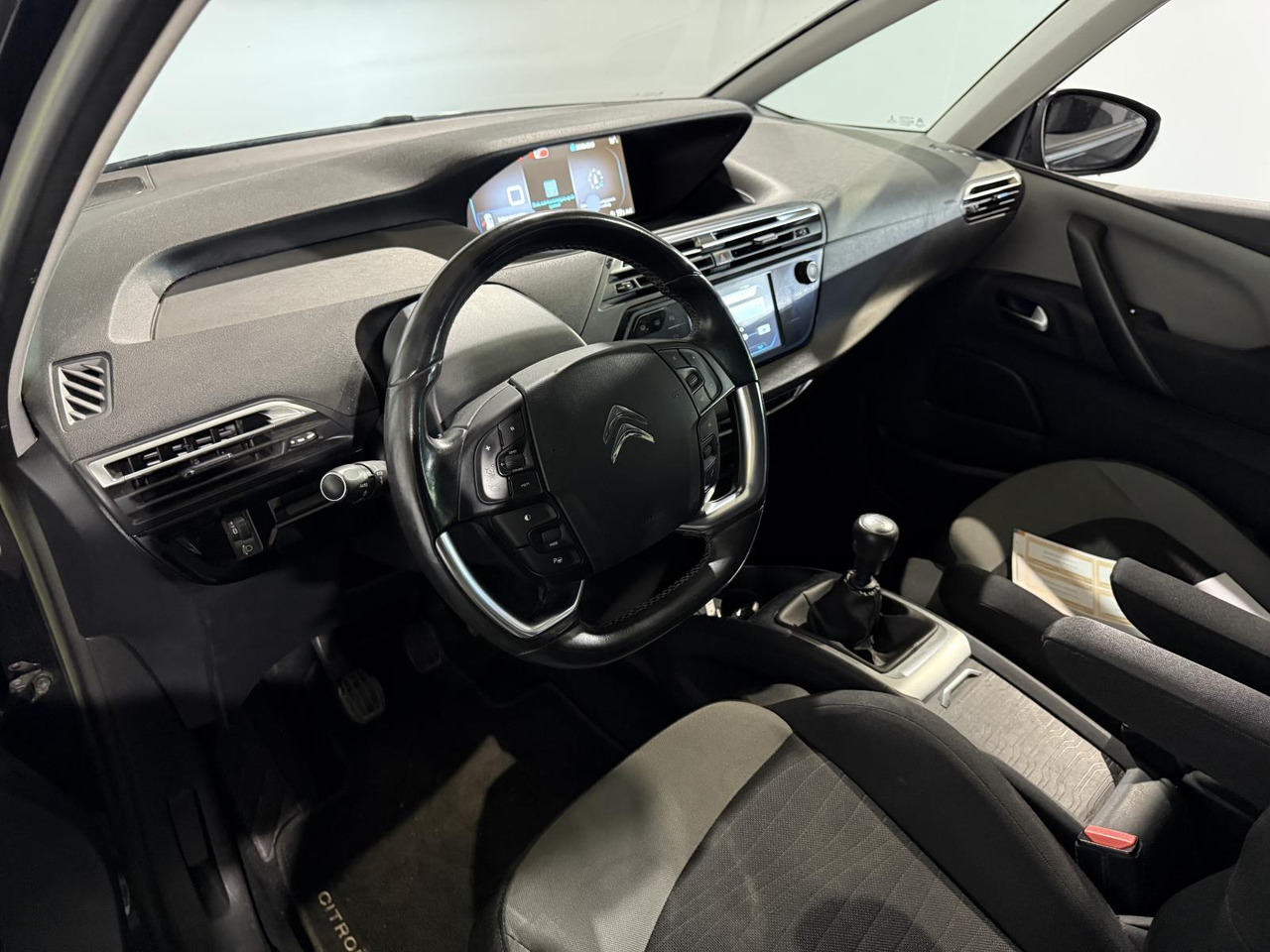 Citroen | Grand C4 Picasso 7 Pers | 1.6 THP Intensive | 2015 | 198.648 km | GH027T | Logisch - Легковой автомобиль: фото 4 Citroen | Grand C4 Picasso 7 Pers | 1.6 THP Intensive | 2015 | 198.648 km | GH027T | Logisch - Легковой автомобиль: фото 4