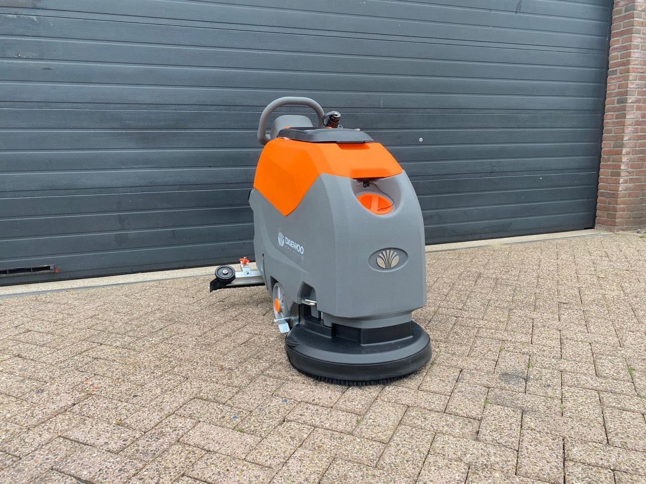 Daewoo DAFL50A Schrobzuigmachine - Оборудование для клининга: фото 1 Daewoo DAFL50A Schrobzuigmachine - Оборудование для клининга: фото 1