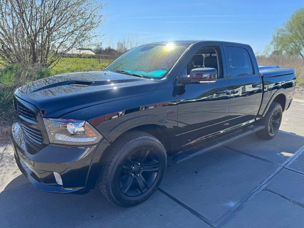 Dodge Ram 1500 Sport Crew Cab 5,7 liter Hemi V8 LPG VP-825-K 251.927 km - Пикап: фото 1 Dodge Ram 1500 Sport Crew Cab 5,7 liter Hemi V8 LPG VP-825-K 251.927 km - Пикап: фото 1
