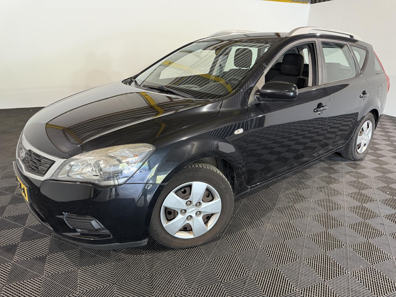 Kia | cee'd Sporty Wagon | 1.6 X-tra | 2010 | 188.387 km | 30LSX4 | Logisch - Легковой автомобиль: фото 1 Kia | cee'd Sporty Wagon | 1.6 X-tra | 2010 | 188.387 km | 30LSX4 | Logisch - Легковой автомобиль: фото 1