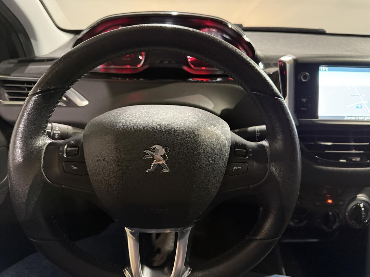 Peugeot | 208 | 1.2 VTi Style | 2014 | 191.063 km | 9XVB78 | Logisch - Хэтчбек: фото 4 Peugeot | 208 | 1.2 VTi Style | 2014 | 191.063 km | 9XVB78 | Logisch - Хэтчбек: фото 4