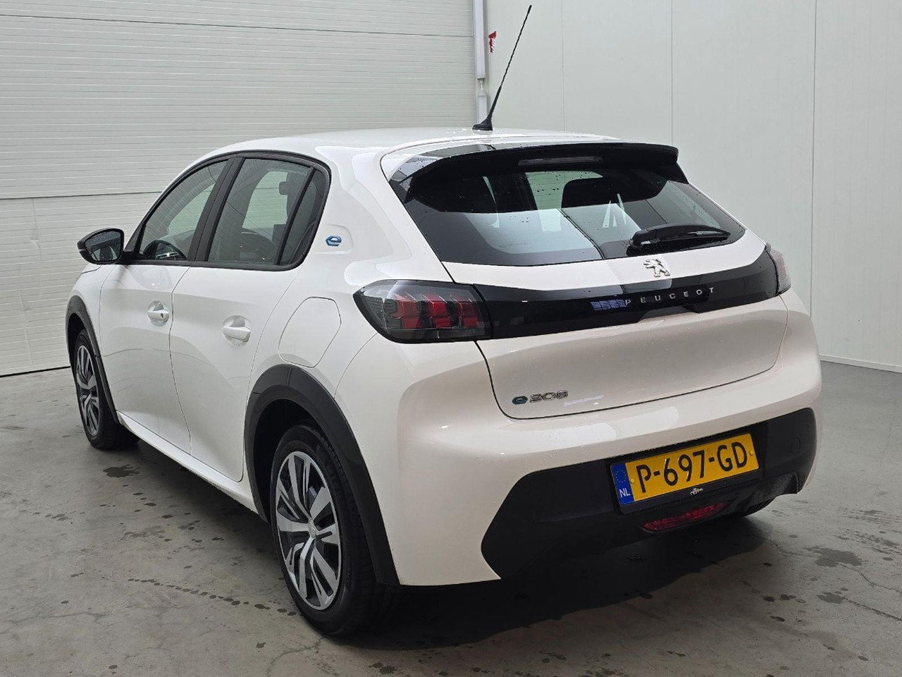 Peugeot e-208 EV Active 50 kWh | 2022 | 56.666 km | Automaat | P697GD | NAP: Logisch - Хэтчбек: фото 3 Peugeot e-208 EV Active 50 kWh | 2022 | 56.666 km | Automaat | P697GD | NAP: Logisch - Хэтчбек: фото 3