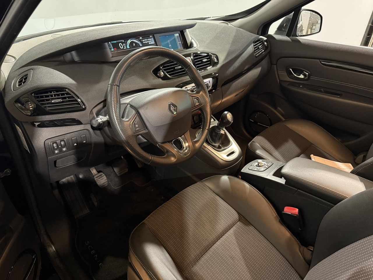 Renault | Scénic | 1.2 TCe Bose | 2013 | 103.433 km | 9KZR67 | Logisch - Легковой автомобиль: фото 3 Renault | Scénic | 1.2 TCe Bose | 2013 | 103.433 km | 9KZR67 | Logisch - Легковой автомобиль: фото 3