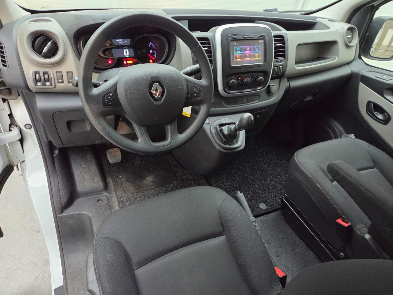 Renault Trafic 1.6 dCi T29 L1H1 Comfort Energy | 2018 | 188.221 km | V327TJ | NAP: Logisch - Цельнометаллический фургон: фото 5 Renault Trafic 1.6 dCi T29 L1H1 Comfort Energy | 2018 | 188.221 km | V327TJ | NAP: Logisch - Цельнометаллический фургон: фото 5