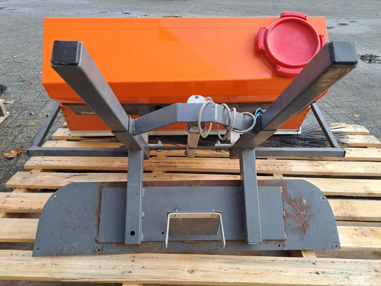 Оборудование для клининга Set Spuitapparatuur: 5x Rugspuit, 2x Duwspuit, 2 Vul-/Spoelmachines, 1x Mantis UVL Spuit Installatie: фото 11