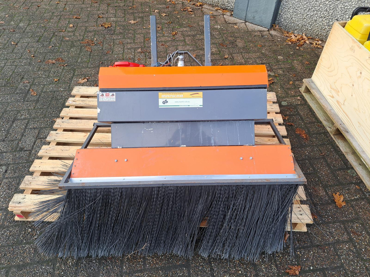 Оборудование для клининга Set Spuitapparatuur: 5x Rugspuit, 2x Duwspuit, 2 Vul-/Spoelmachines, 1x Mantis UVL Spuit Installatie: фото 10