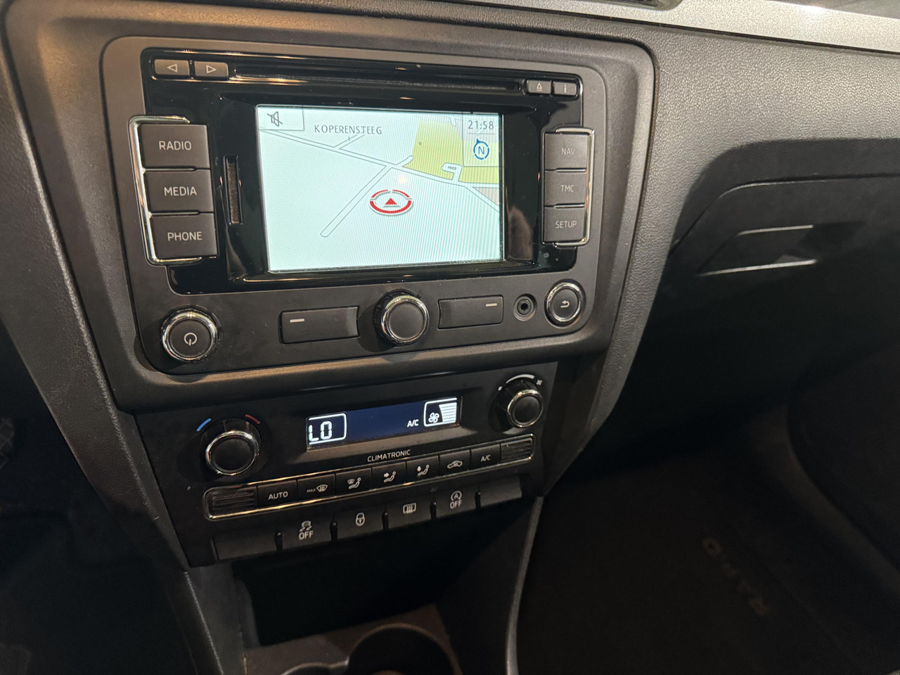 Skoda Rapid Spaceback 1.2 TSI Greentech Ambition Businessline | 2015 | 274.606 km |GH-920-F - Хэтчбек: фото 3 Skoda Rapid Spaceback 1.2 TSI Greentech Ambition Businessline | 2015 | 274.606 km |GH-920-F - Хэтчбек: фото 3