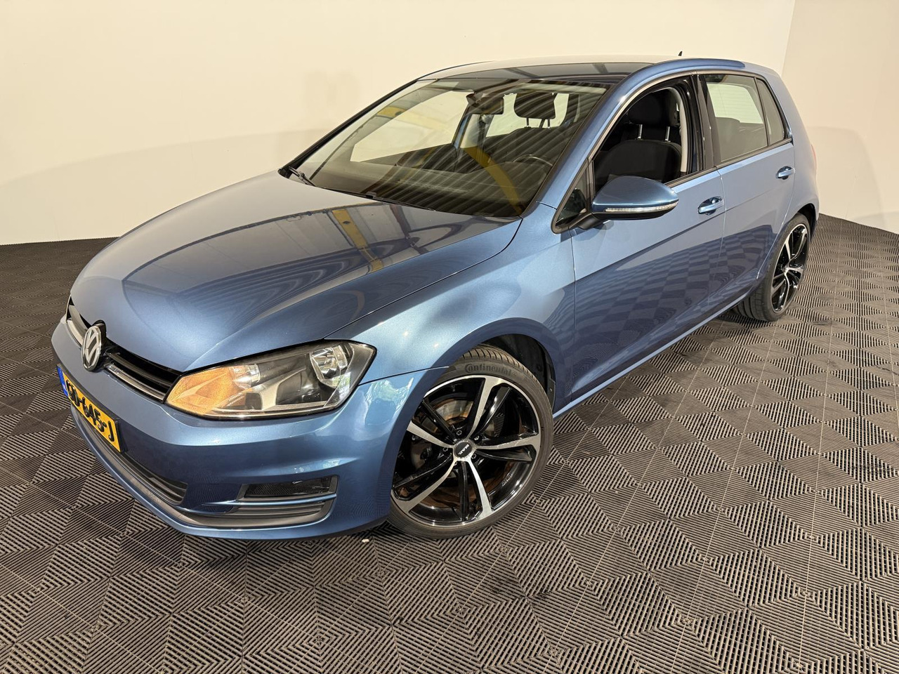 Volkswagen Golf 1.2 TSI Trend Edition GD-645-J - Хэтчбек: фото 1 Volkswagen Golf 1.2 TSI Trend Edition GD-645-J - Хэтчбек: фото 1