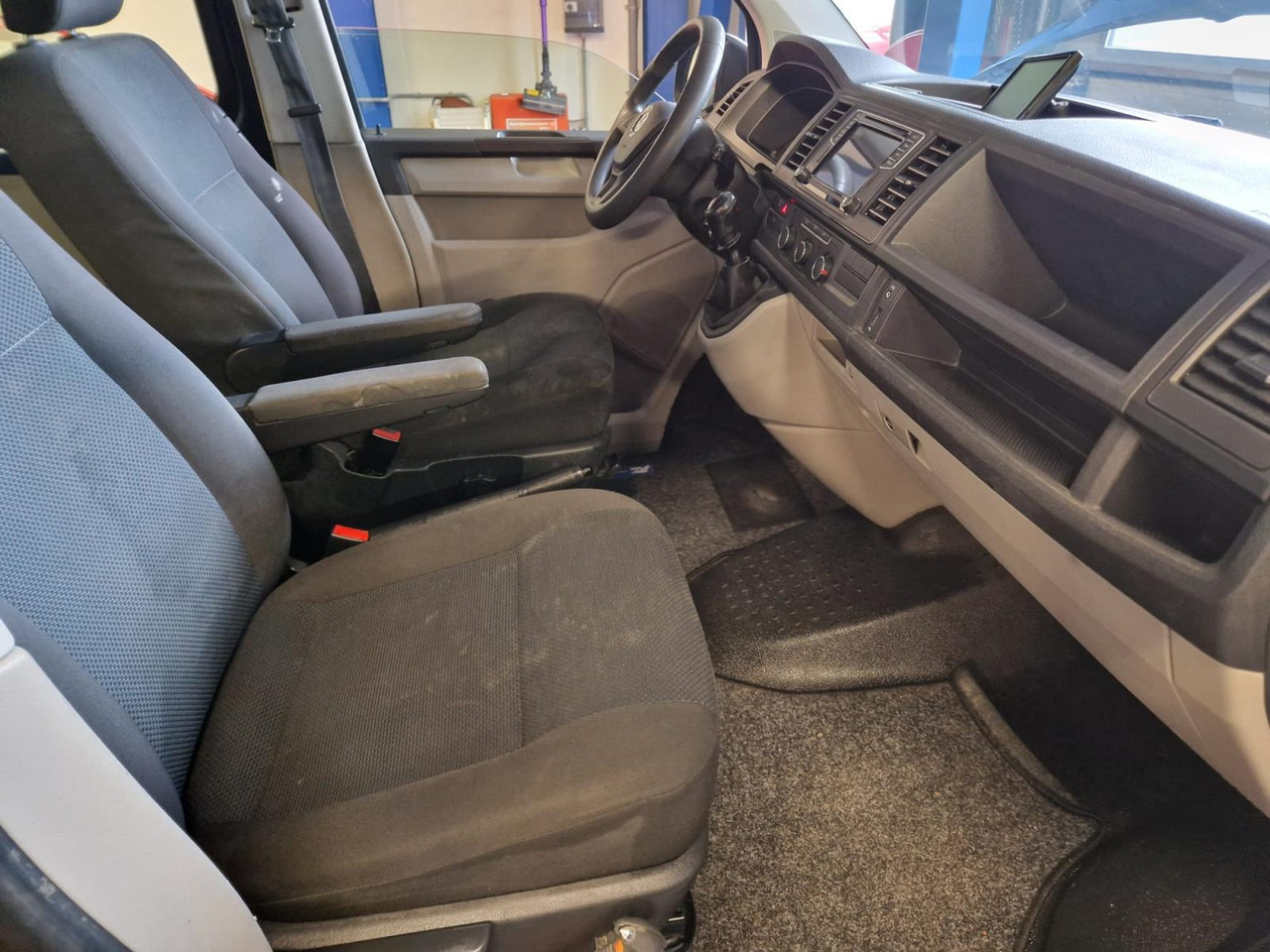 Volkswagen | Transporter | 2.0 TDI L1H2 Highline | 2018 | 251.292 km | V731RR | Logisch - Цельнометаллический фургон: фото 2 Volkswagen | Transporter | 2.0 TDI L1H2 Highline | 2018 | 251.292 km | V731RR | Logisch - Цельнометаллический фургон: фото 2